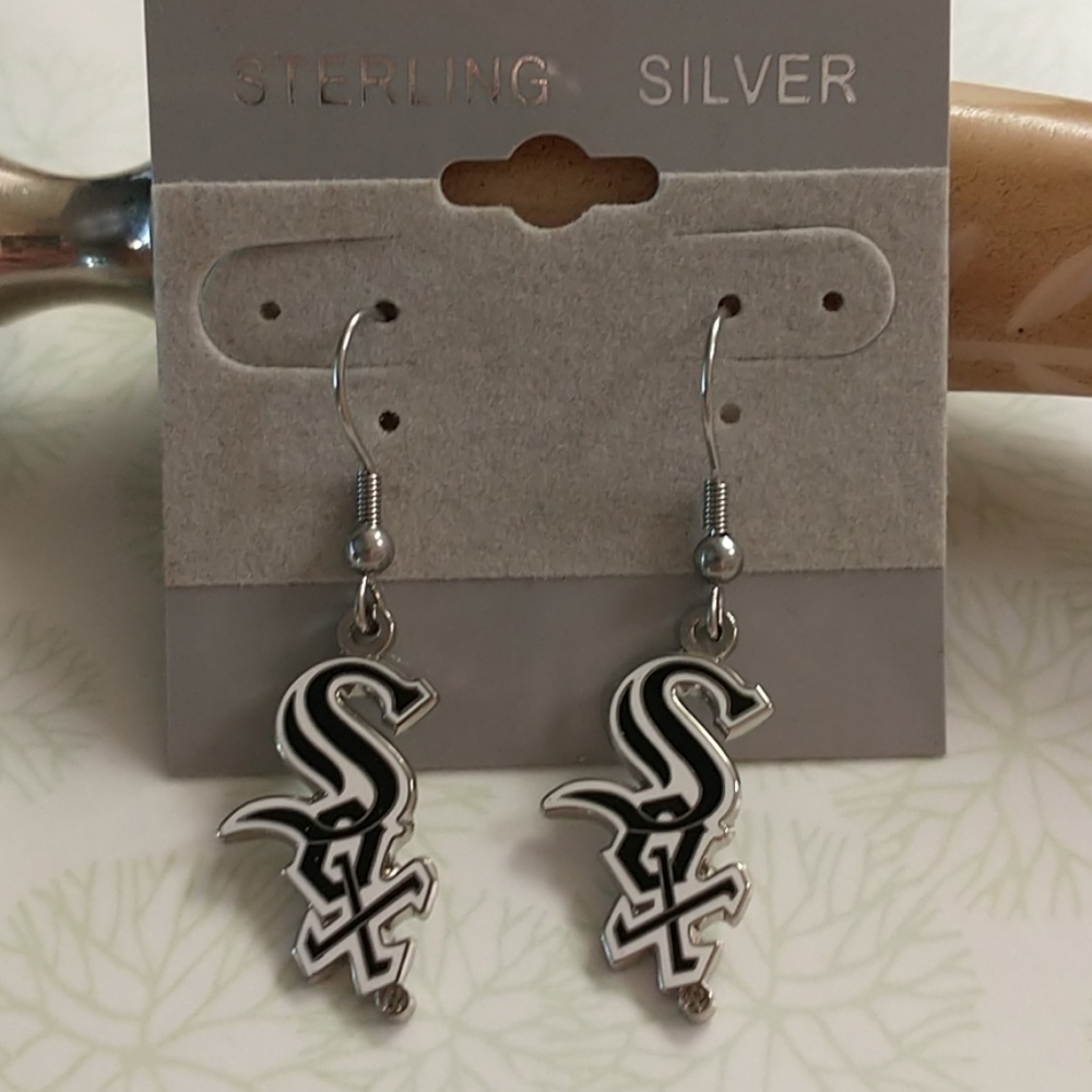 NWOT ladies  WHITE  SOX wires are SS earrings